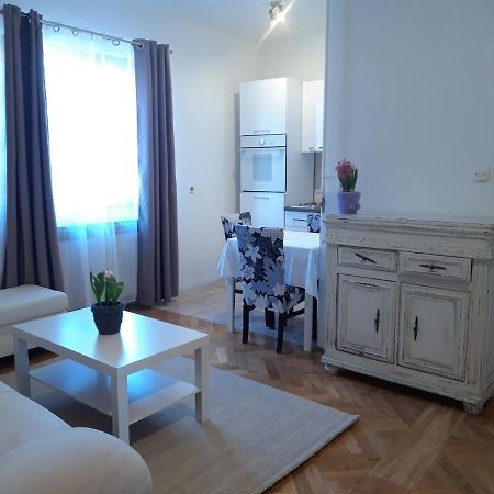 Apartman Zuki Zagreb Bagian luar foto